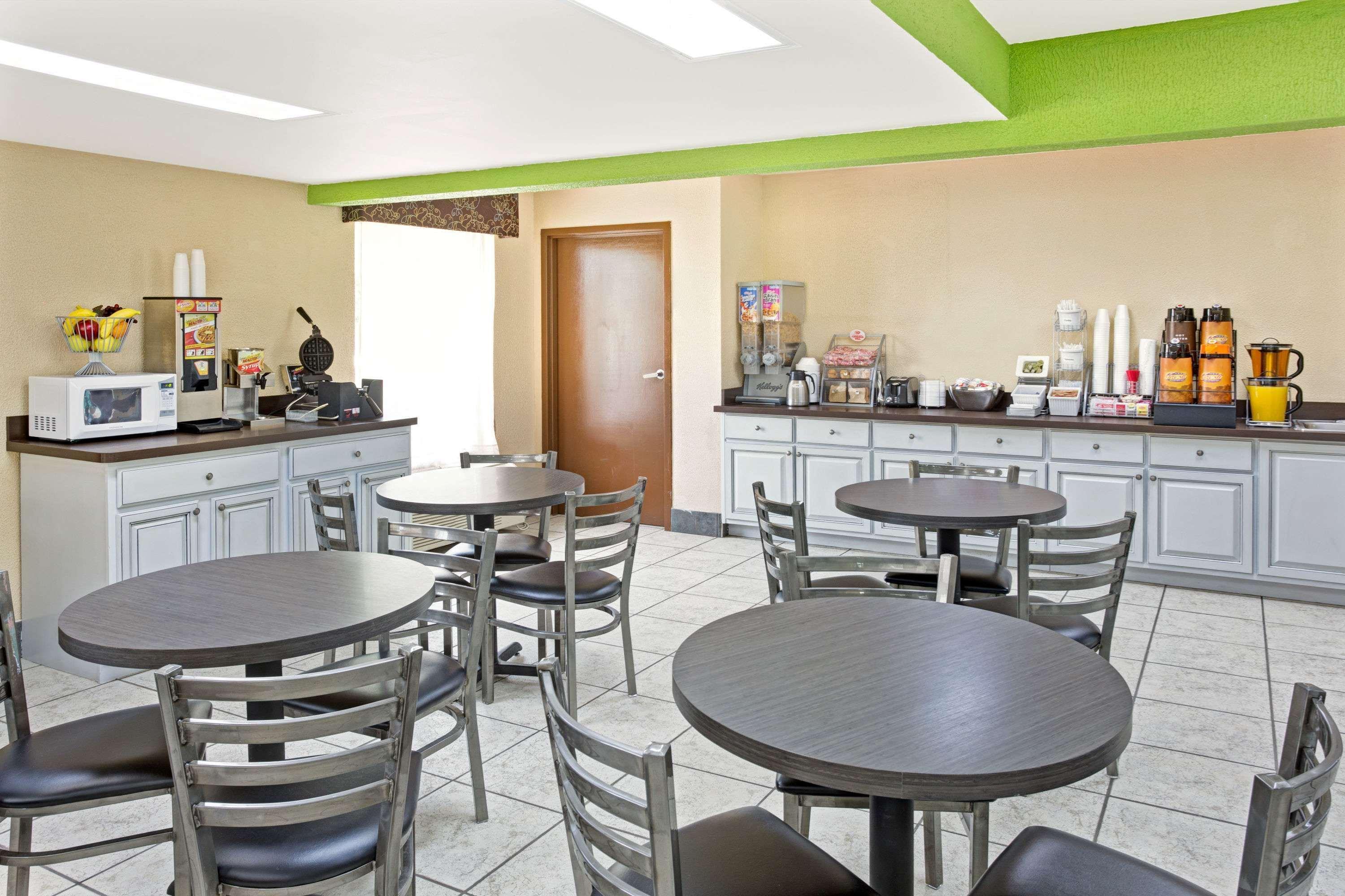 Super 8 By Wyndham Gainesville Extérieur photo