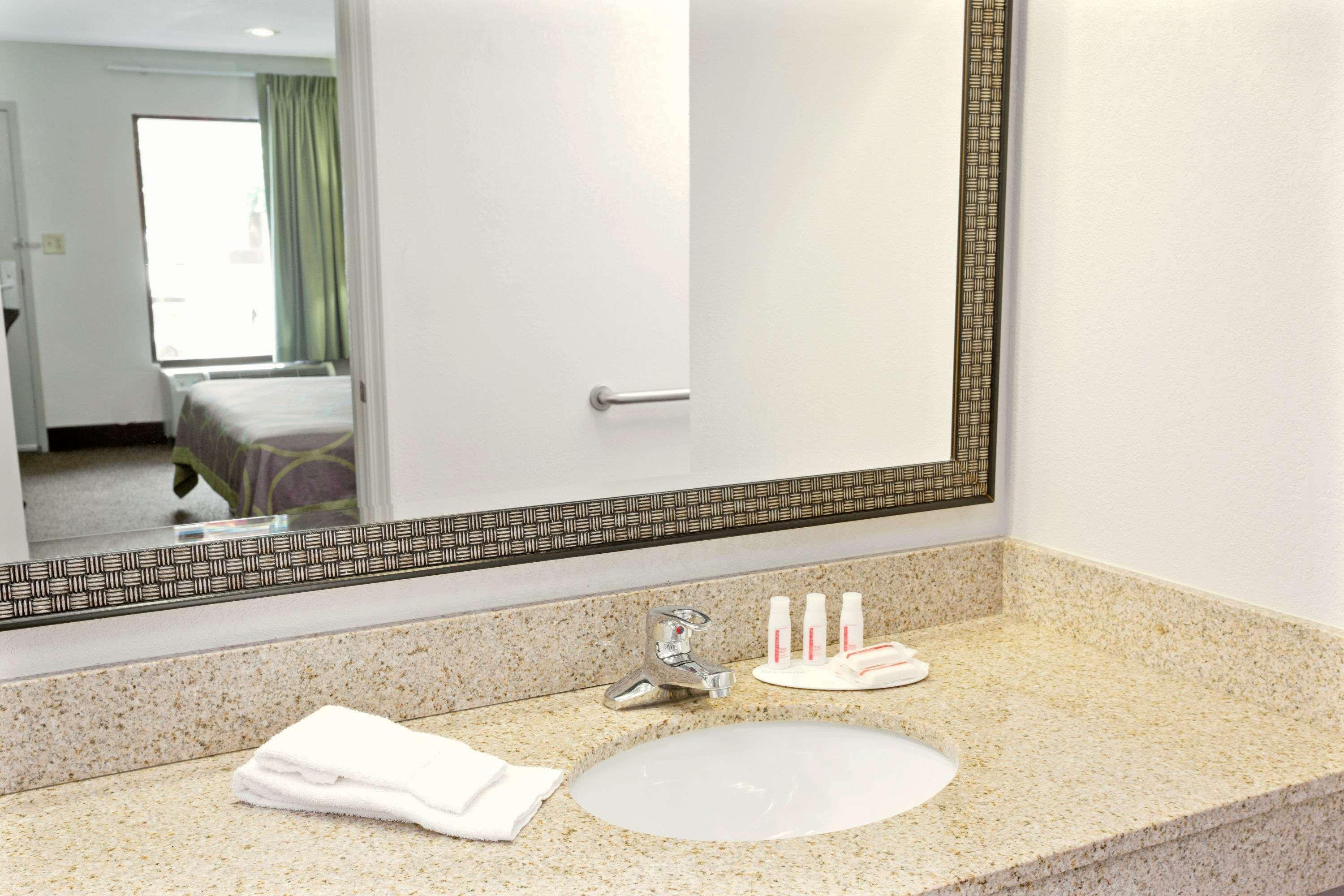 Super 8 By Wyndham Gainesville Extérieur photo