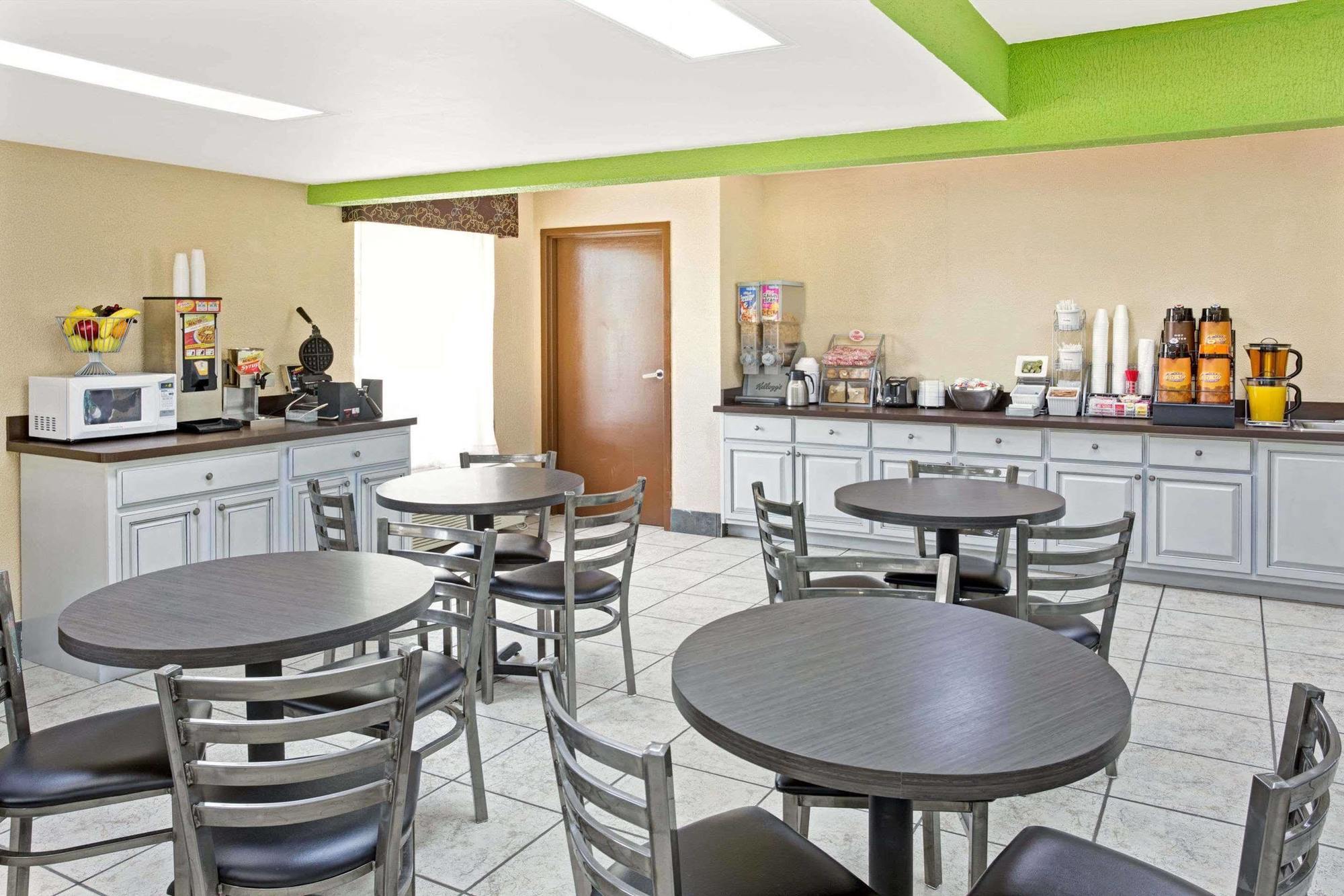 Super 8 By Wyndham Gainesville Extérieur photo